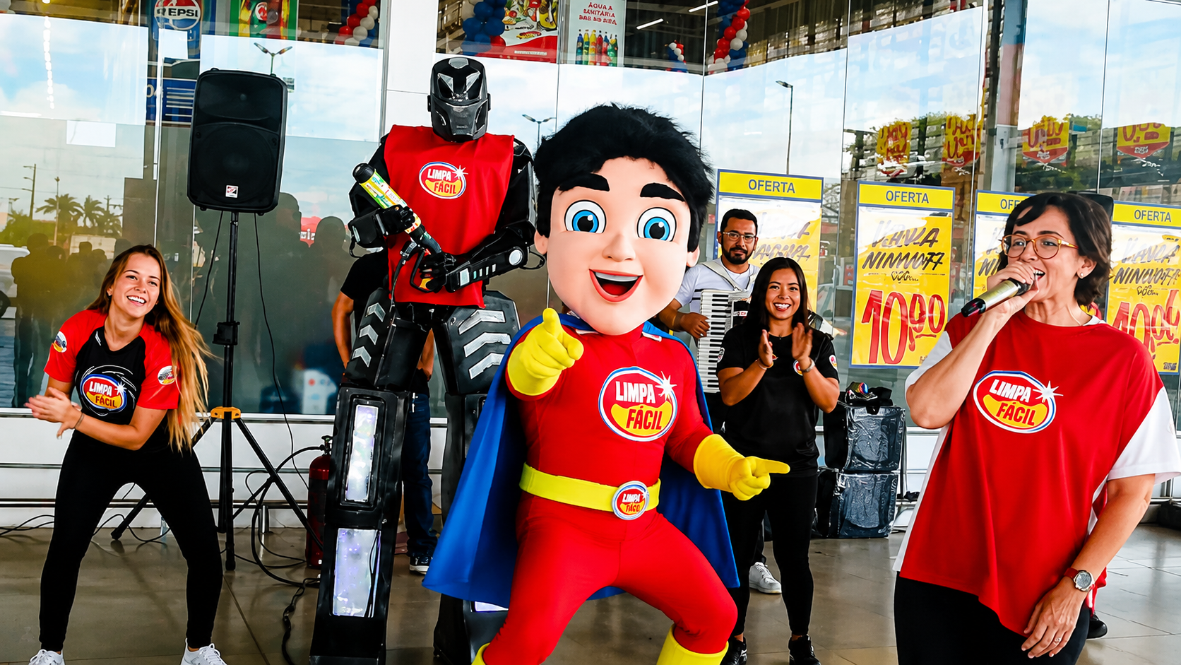 Ativação com mascote no ponto de venda